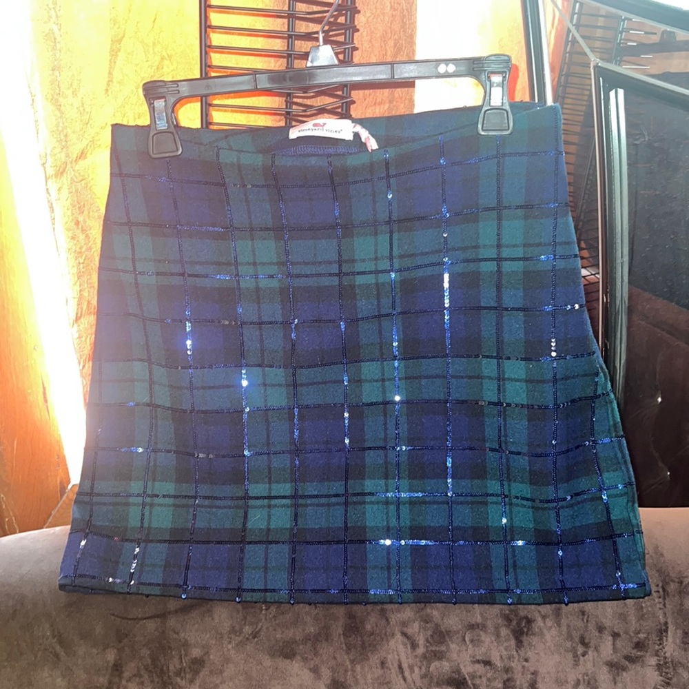 Vineyard vines skirt blue and green checkered with sequins.size 2 brand new.
